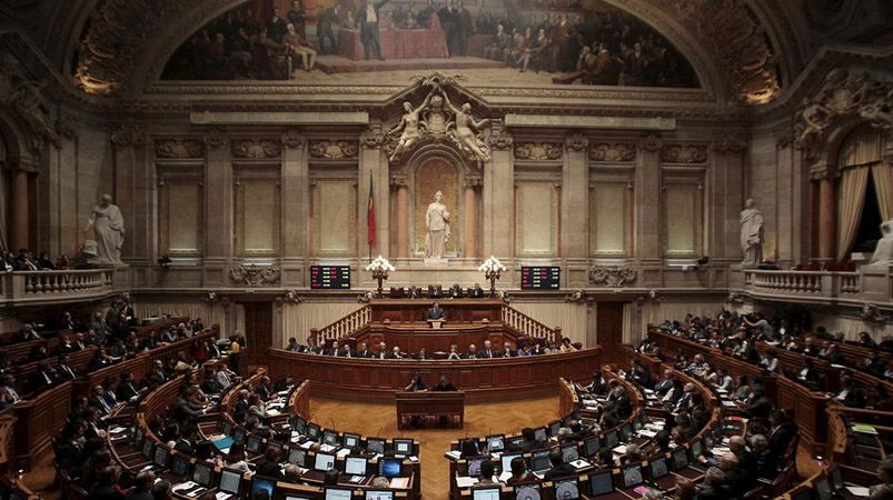 Правительство в Португалии отправили в отставку после 11 дней работы