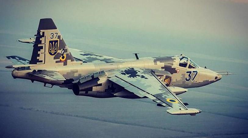 Очевидцы назвали вероятную причину падения самолета Су-25 под Запорожьем Очевидцы назвали вероятную причину падения самолета Су-25 под Запорожьем