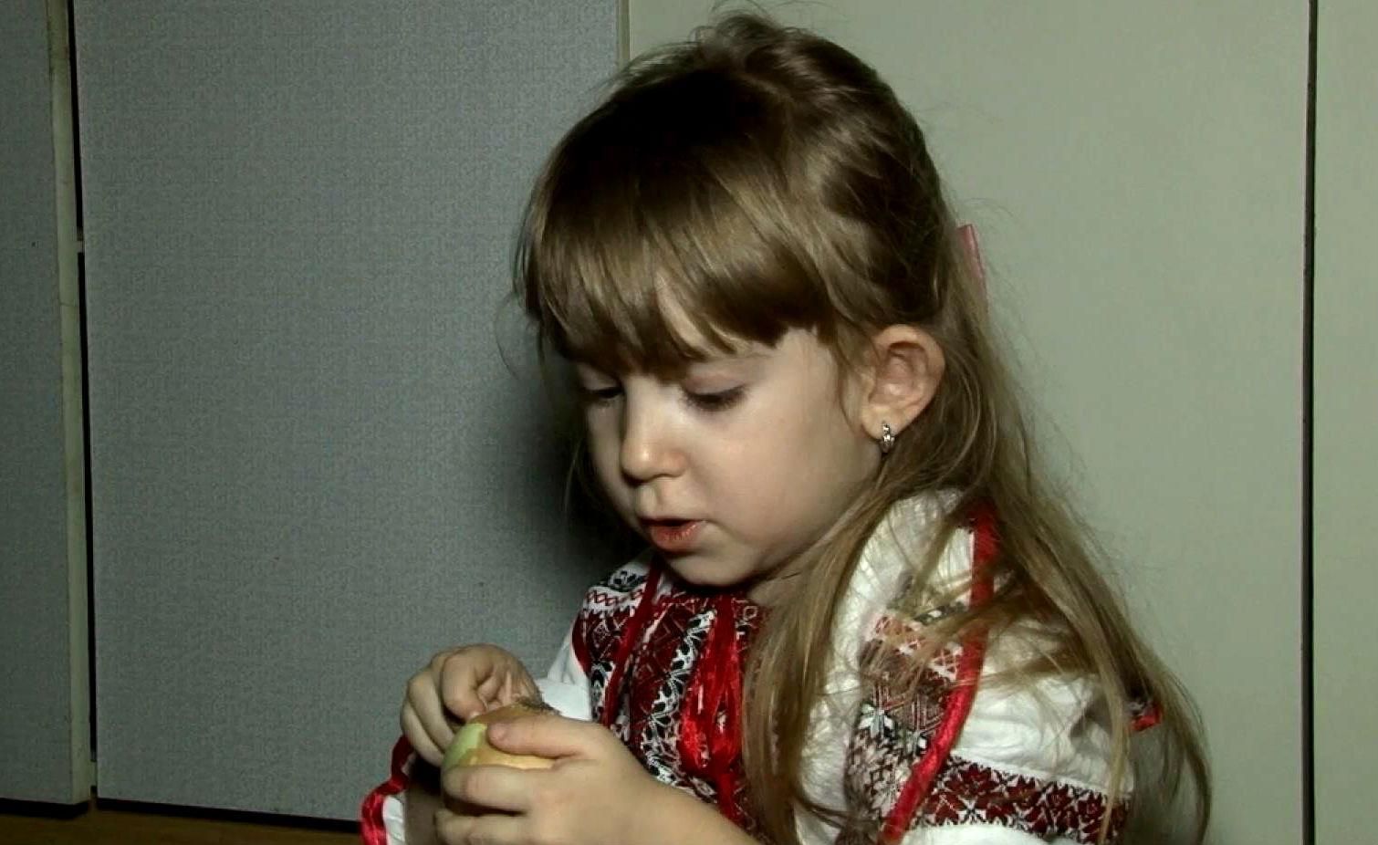 Багатодітна сім'я з Черкас годує бійців АТО Багатодітна сім'я з Черкас годує бійців АТО