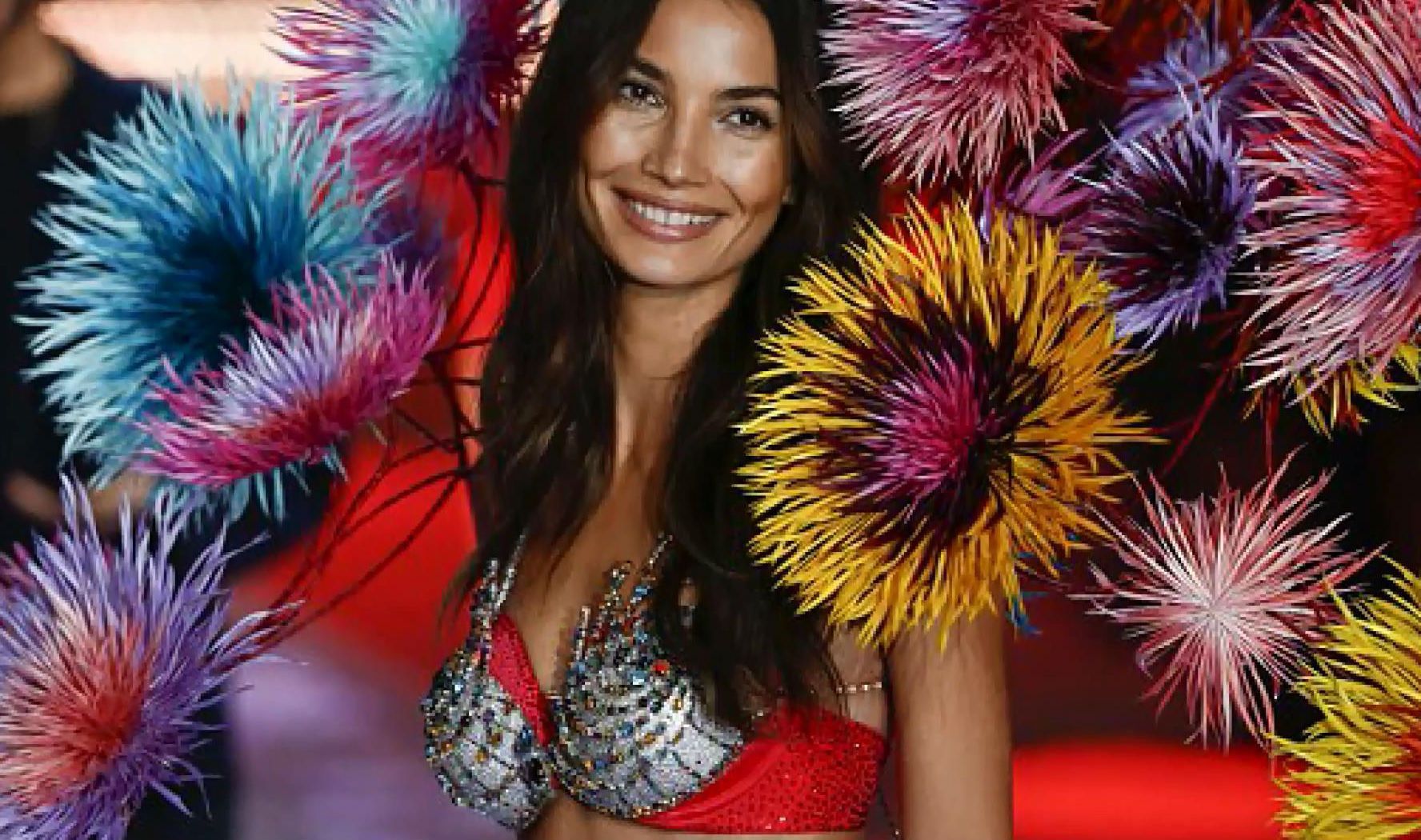 На показі Victoria's Secret один бюстгалтер коштував, як житло на Манхеттені На показі Victoria's Secret один бюстгалтер коштував, як житло на Манхеттені