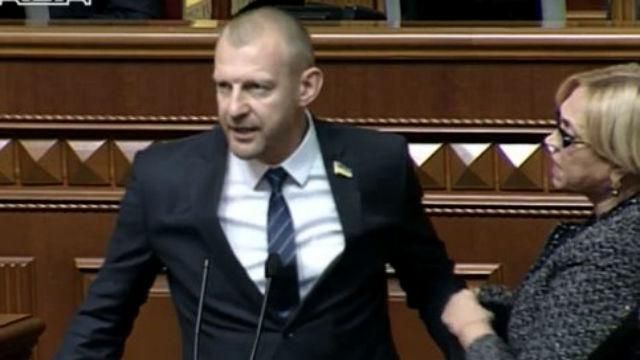 Рада відмовилась виганяти Тетерука із зали Рада відмовилась виганяти Тетерука із зали