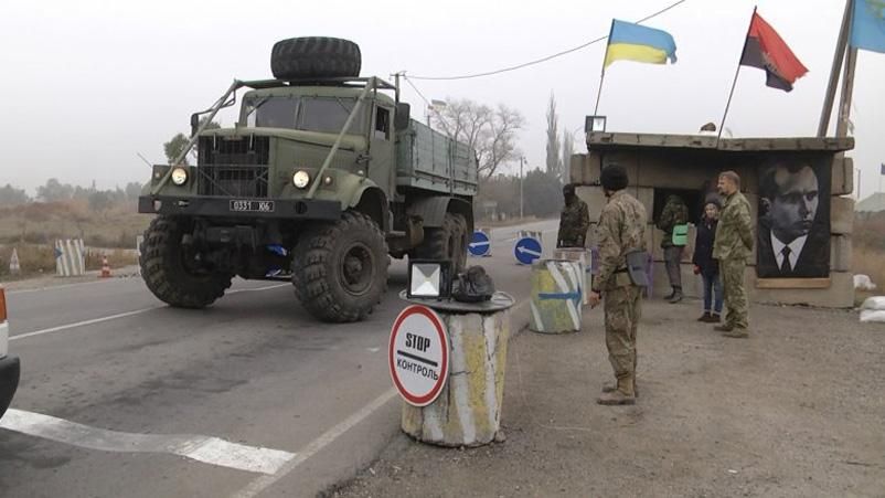 Активісти погрожують знеструмити Крим, якщо цього не зробить влада