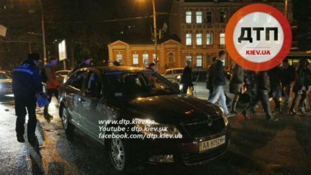 Жіноча ДТП: водійка переїхала дівчину-пішохода Жіноча ДТП: водійка переїхала дівчину-пішохода