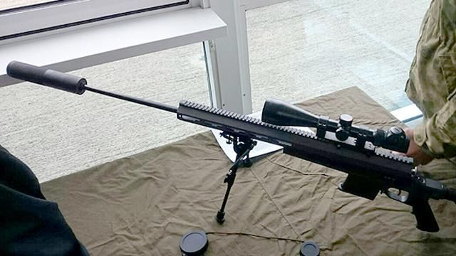 Турчинову та Авакову показали зброю для нового поліцейського спецпідрозділу Турчинову та Авакову показали зброю для нового поліцейського спецпідрозділу