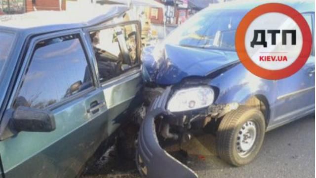 Масштабное ДТП в Киеве: есть пострадавшие Масштабное ДТП в Киеве: есть пострадавшие