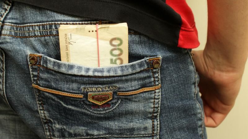 Кандидат в полицию Полтавы дал взятку Кандидат в полицию Полтавы дал взятку