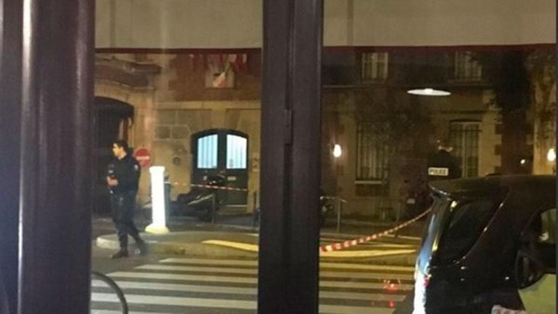 Весь Париж вздрагивает от серии обстрелов, Олланда эвакуировали (Фото 18+)