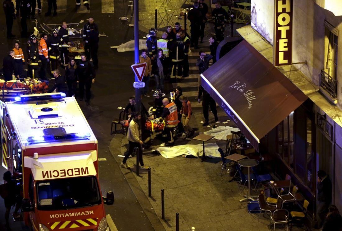 Ужасные видео из Парижа: стрельба, взрывы, захват заложников, погибшие и раненые