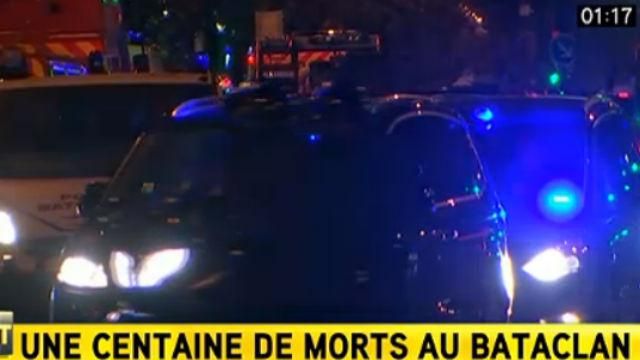 Президент Франции прибыл на место трагедии в зал Bataclan