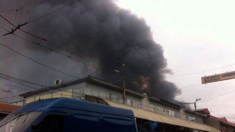 У Харкові спалахнула потужна пожежа У Харкові спалахнула потужна пожежа