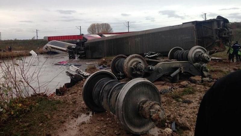 Ще одна трагедія у Франції: з колії зійшов потяг Ще одна трагедія у Франції: з колії зійшов потяг