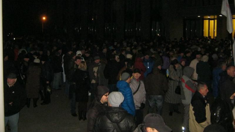 Вибори онлайн: Вілкула представили мером, збирається "майдан" Вибори онлайн: Вілкула представили мером, збирається "майдан"