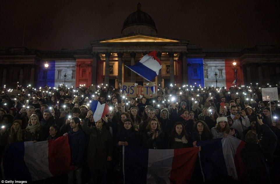 Лондон поддерживает французов в их горе
