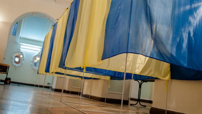 Компания пьяных молодчиков буянила на участке Компания пьяных молодчиков буянила на участке