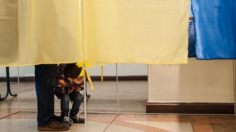 Перші дані про явку по Україні: рекордно низькі цифри Перші дані про явку по Україні: рекордно низькі цифри