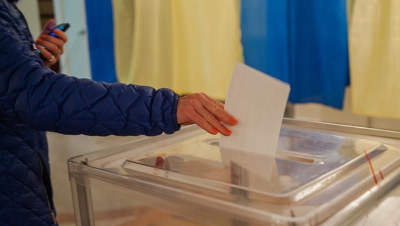 Пенсионерка втянула полицию в избирательный скандал в Полтаве