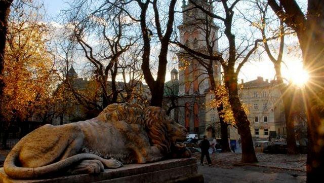 Во Львове зафиксированы первые нарушения, явка катастрофически низкая