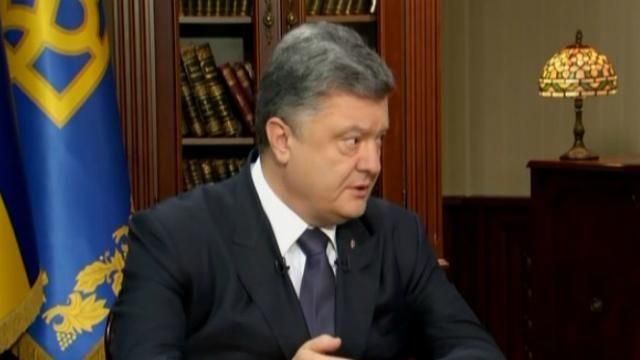 Порошенко не побачив схожості між терактом у Франції і ситуацією на Донбасі 