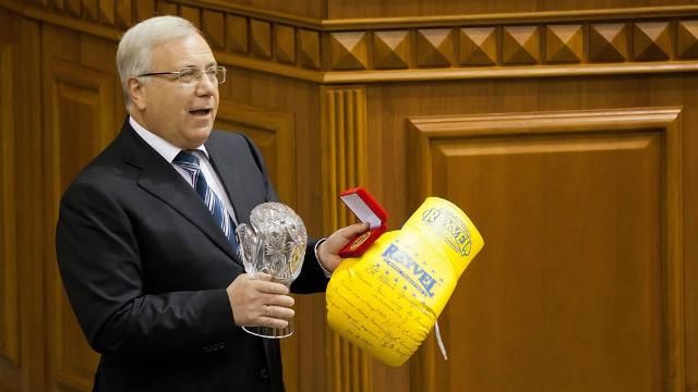 Попри скандали з фальсифікаціями ЦВК оголосила Вілкула переможцем у Кривому Розі Попри скандали з фальсифікаціями ЦВК оголосила Вілкула переможцем у Кривому Розі