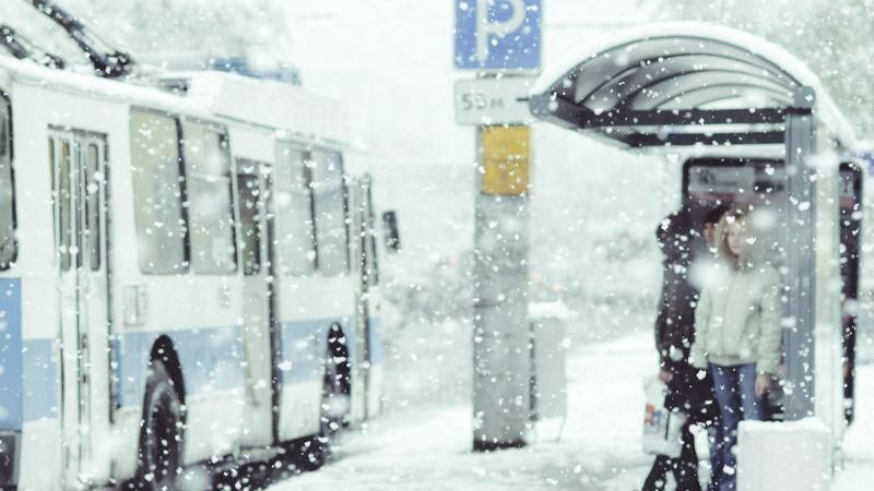 Шість областей України накрило снігом