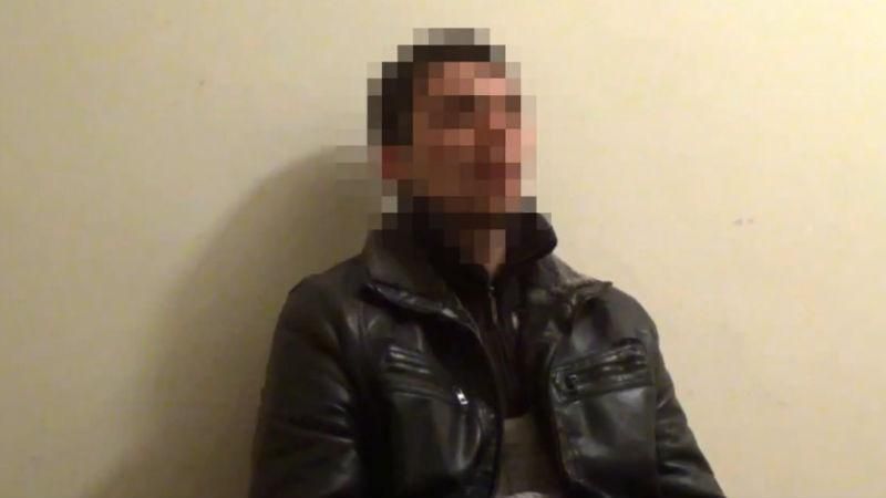 СБУ затримала так званого прикордонника "ЛНР" СБУ затримала так званого прикордонника "ЛНР"