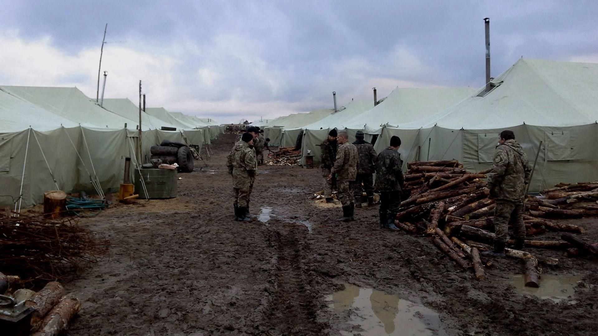 Американские военные похвастались формой, украинские — показали быт на полигоне Американские военные похвастались формой, украинские — показали быт на полигоне