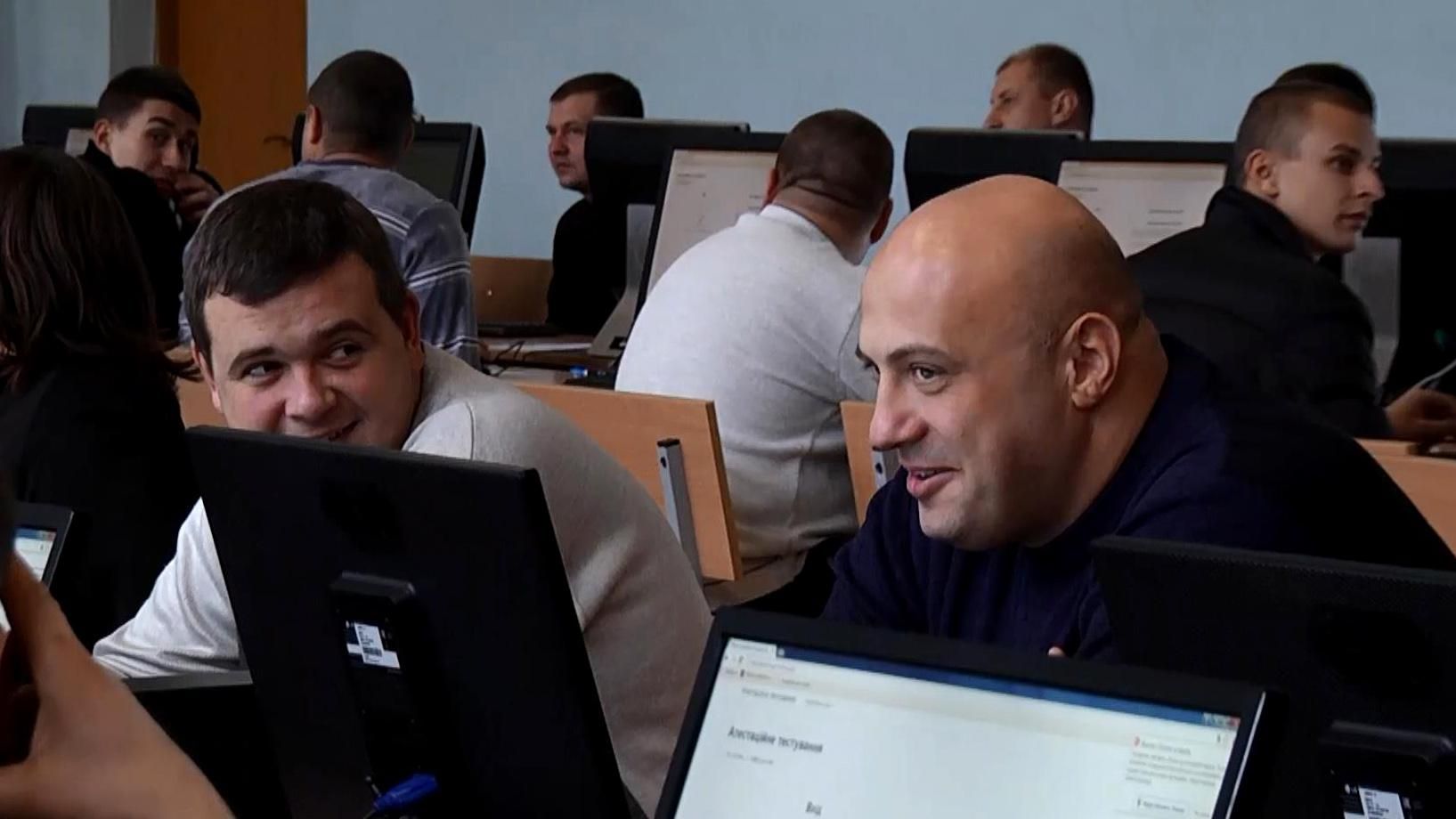 В Україні стартувала переатестація працівників міліції В Україні стартувала переатестація працівників міліції