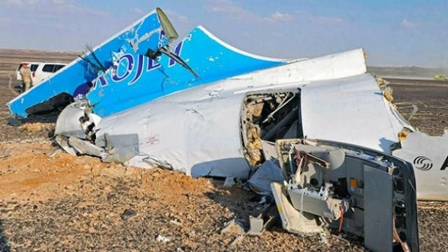 Терористи показали бомбу, яка начебто вибухнула на російському А321 Терористи показали бомбу, яка начебто вибухнула на російському А321