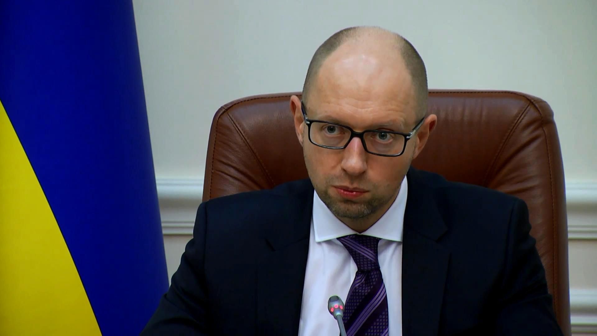 Яценюк розповів, як ловитимуть українських злочинців за кордоном Яценюк розповів, як ловитимуть українських злочинців за кордоном