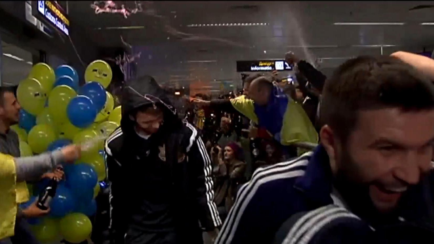 Українську збірну зустріли як героїв Українську збірну зустріли як героїв