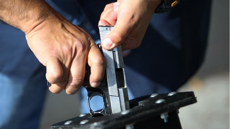 Посадовця з Мін'юсту обстріляли в Києві Посадовця з Мін'юсту обстріляли в Києві