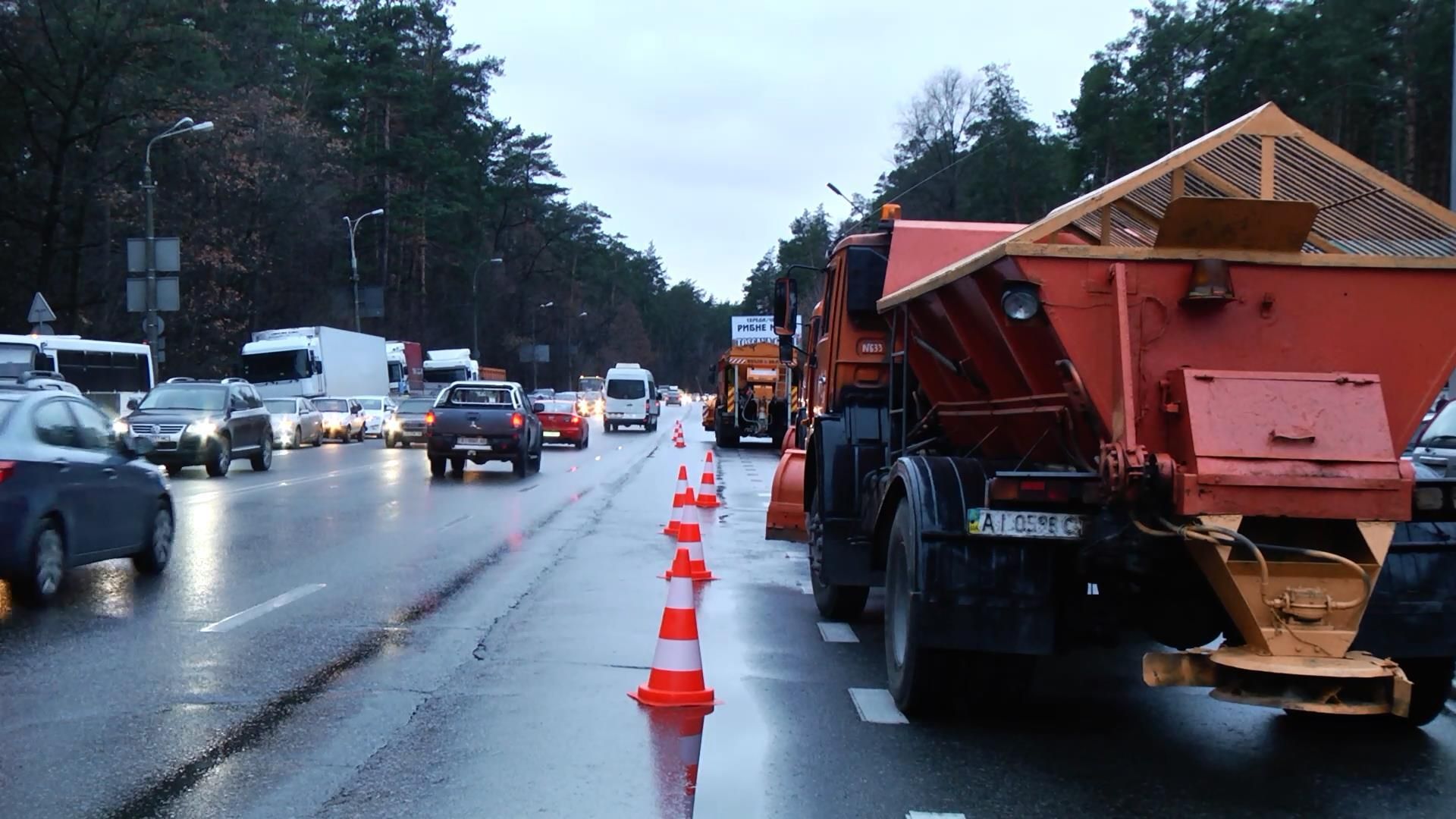 Оригинальный метод борьбы с зимними пробками представили в Киеве Оригинальный метод борьбы с зимними пробками представили в Киеве