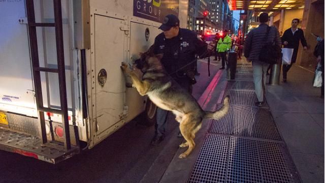 Появилось новое видео атаки террористов в ресторане в Париже Появилось новое видео атаки террористов в ресторане в Париже