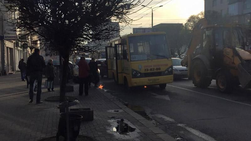 Маршрутка загорілася під час руху в Івано-Франківську