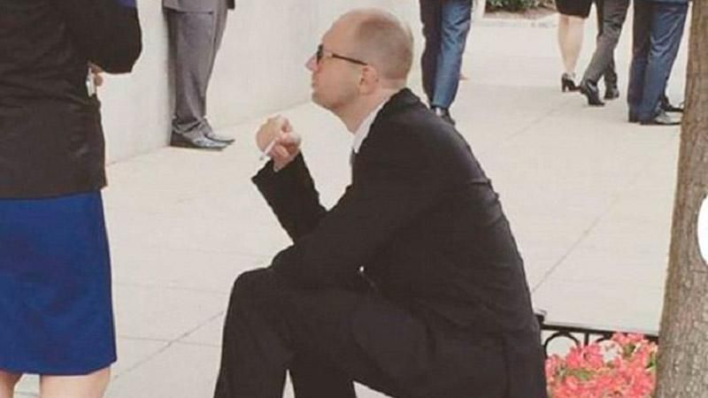 Яценюк: Во время Майдана я закурил Яценюк: Во время Майдана я закурил