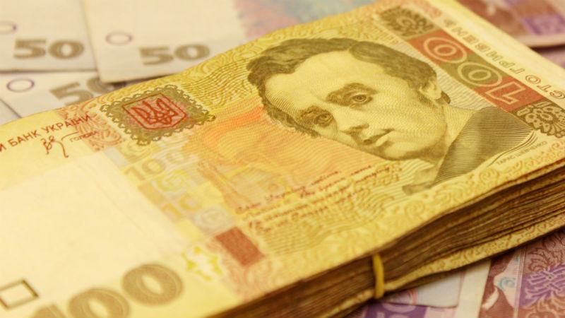 Директорка школи окупованого міста бере хабарі з батьків у "хунтівській" валюті Директорка школи окупованого міста бере хабарі з батьків у "хунтівській" валюті