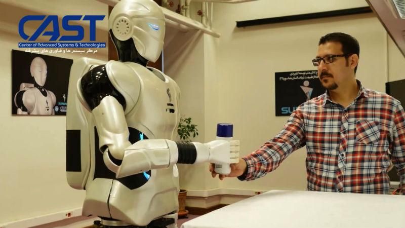 Квадрокоптером можна керувати поглядом, а робота-гуманоїда навчили "грати" у футбол Квадрокоптером можна керувати поглядом, а робота-гуманоїда навчили "грати" у футбол