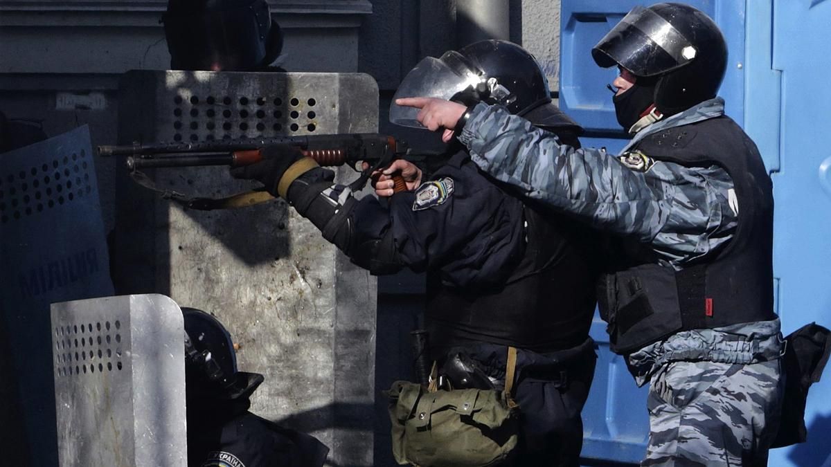 "Беркутівцям" наказали вбити якнайбільше протестувальників, — адвокат жертв "Небесної сотні" "Беркутівцям" наказали вбити якнайбільше протестувальників, — адвокат жертв "Небесної сотні"