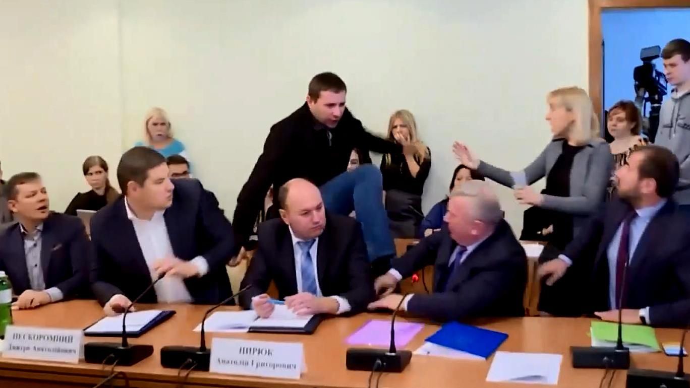 Страсти антикоррупционного комитета: Парасюк vs Писный и дело Майдана Страсти антикоррупционного комитета: Парасюк vs Писный и дело Майдана