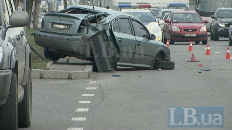 Пьяный "ГАИшник" избил полицейских Пьяный "ГАИшник" избил полицейских