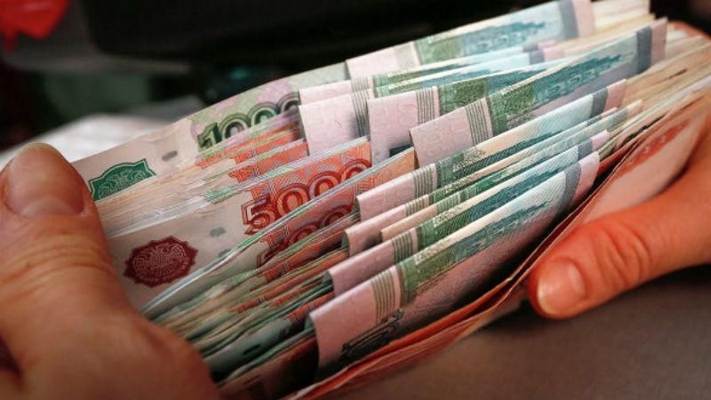 Зарплаты россиян рекордно упали с 1999, — Bloomberg Зарплаты россиян рекордно упали с 1999, — Bloomberg