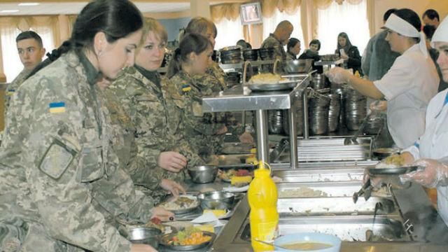 Эксперимент Минобороны с питанием военных провалился, — "Левый берег" Эксперимент Минобороны с питанием военных провалился, — "Левый берег"