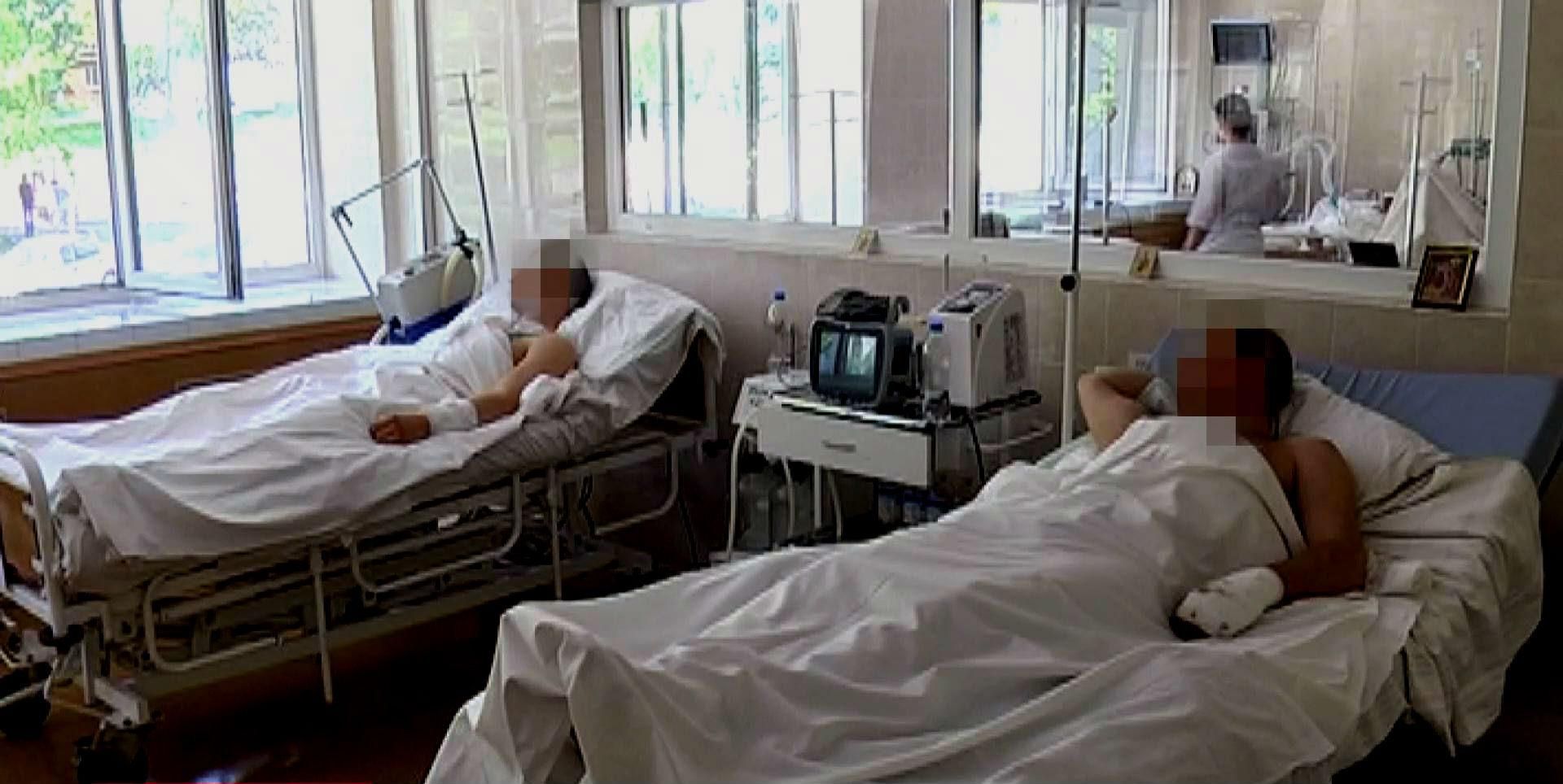 Раненого из зоны АТО в тяжелом состоянии отправили поездом в госпиталь Раненого из зоны АТО в тяжелом состоянии отправили поездом в госпиталь