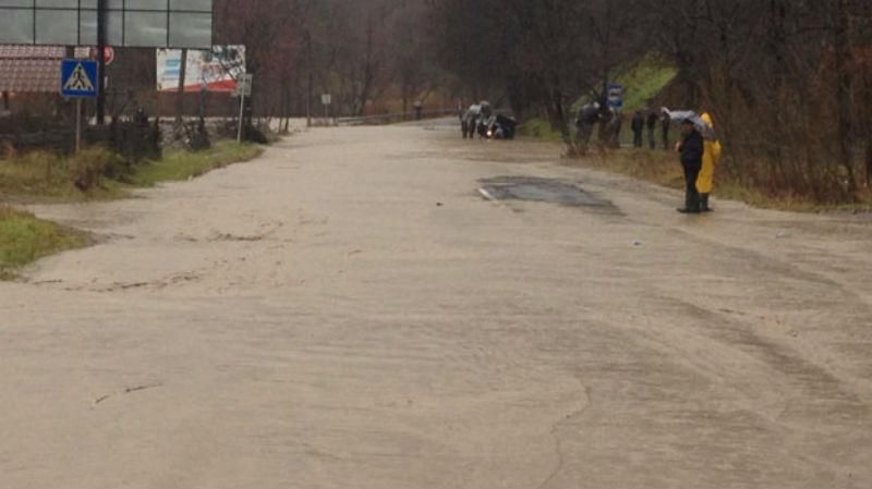 Мощные ливни и паводки бушуют на Закарпатье Мощные ливни и паводки бушуют на Закарпатье