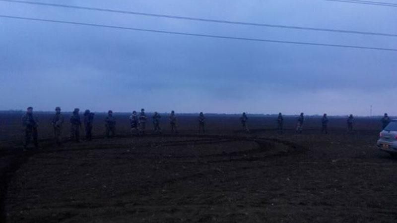 Противостояние под Крымом: активисты оставили электроопоры Противостояние под Крымом: активисты оставили электроопоры