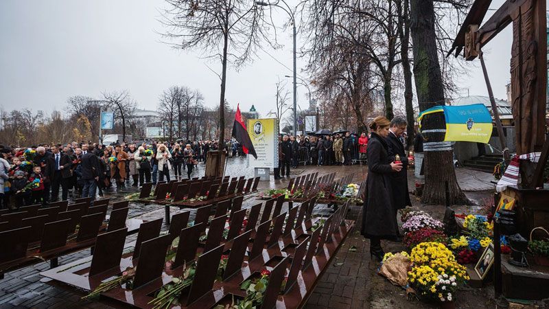 Люди освистали Порошенка на Інститутській і зірвали концерт Люди освистали Порошенка на Інститутській і зірвали концерт
