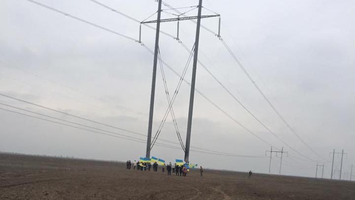 В полиции рассказывают о раненом полковнике под Крымом, активисты отрицают