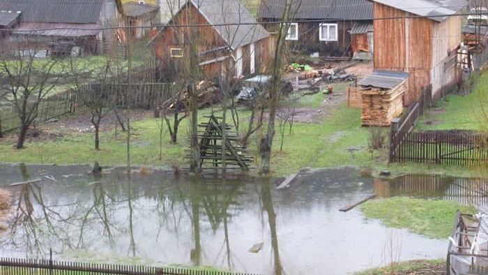 Паводок на Закарпатті: вода підтопила понад півтори сотні будинків