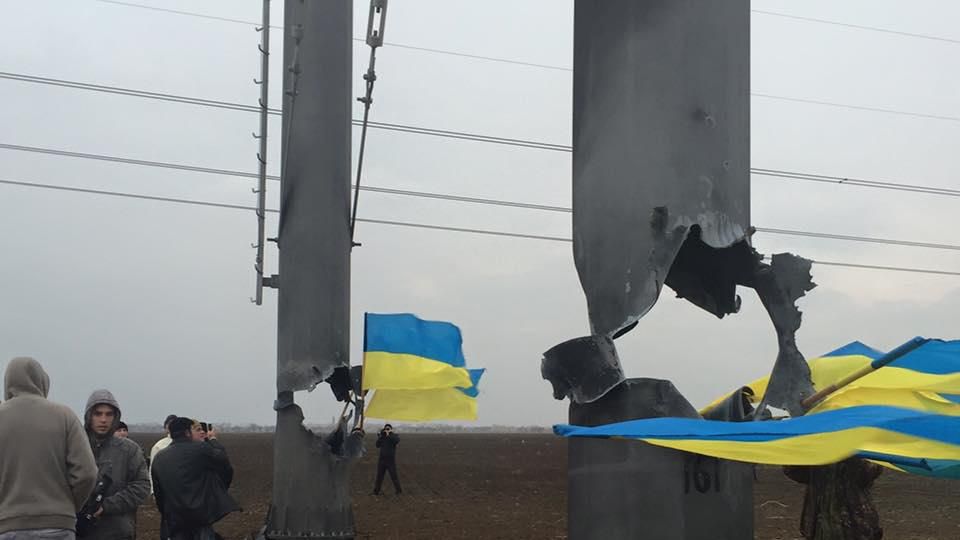 Скандальные опоры вблизи Крыма взорвали, — журналист