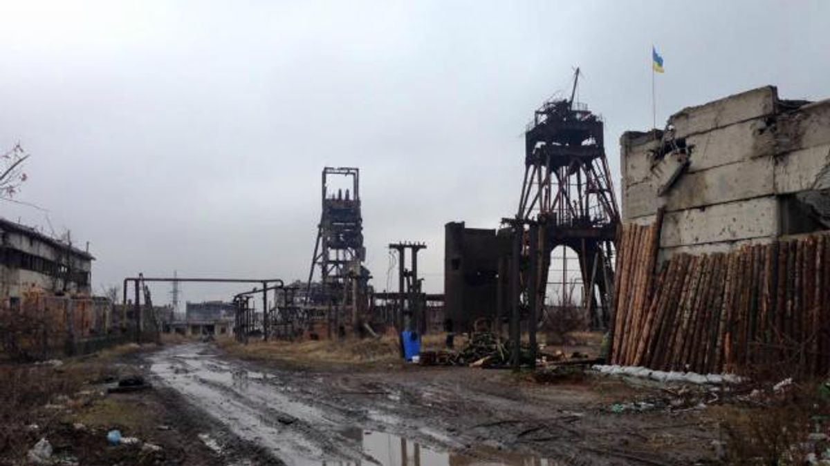 Позиції на передовій, як декорації до фільму про пост-апокаліпсис Позиції на передовій, як декорації до фільму про пост-апокаліпсис